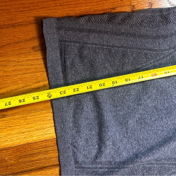 Athleta Gray Fitted Sleeveless Tank Top Womens size XS workout Gym Yoga Active - Picture 5 of 5